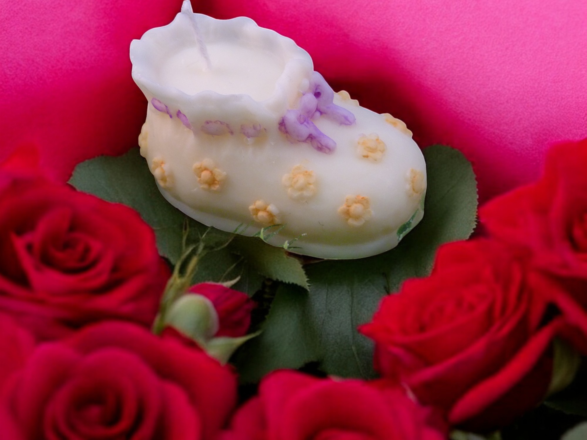 Baby Slofje met Bloemen Kaars (image for) Baby Slofje met Bloemen Kaars